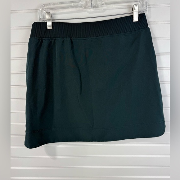 32 Degrees women’s dark green skort. Size Medium - Picture 2 of 5